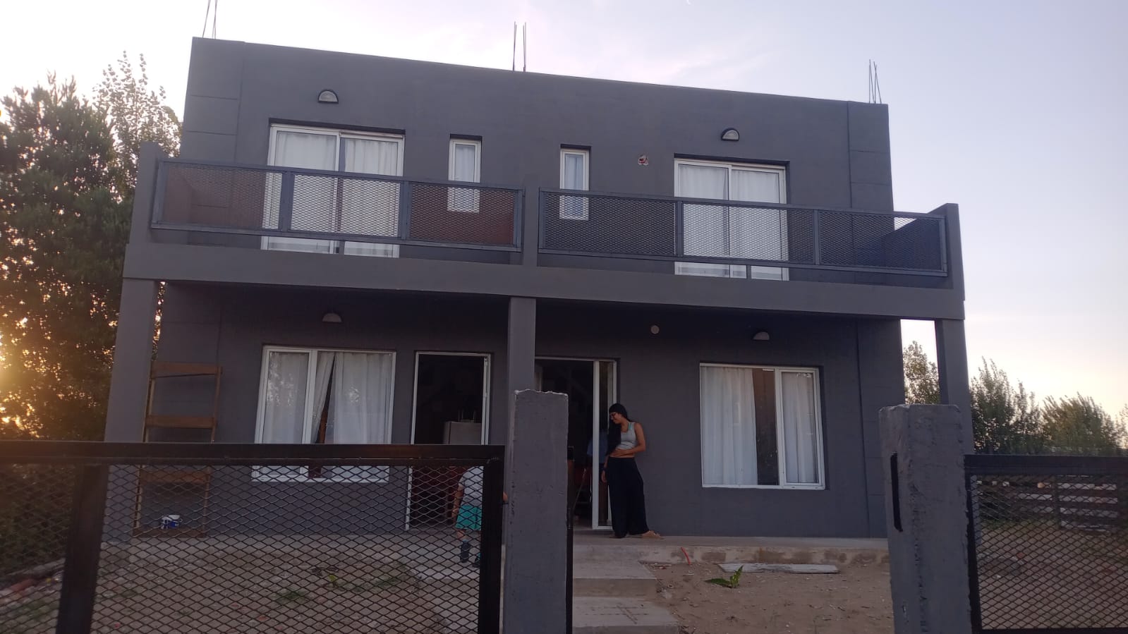 Mesada de la cocina, con bacha, agua fria y caliente, cocina completa